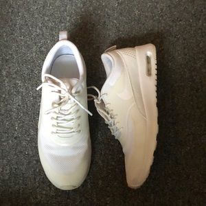 White Nike Air Max Thea
